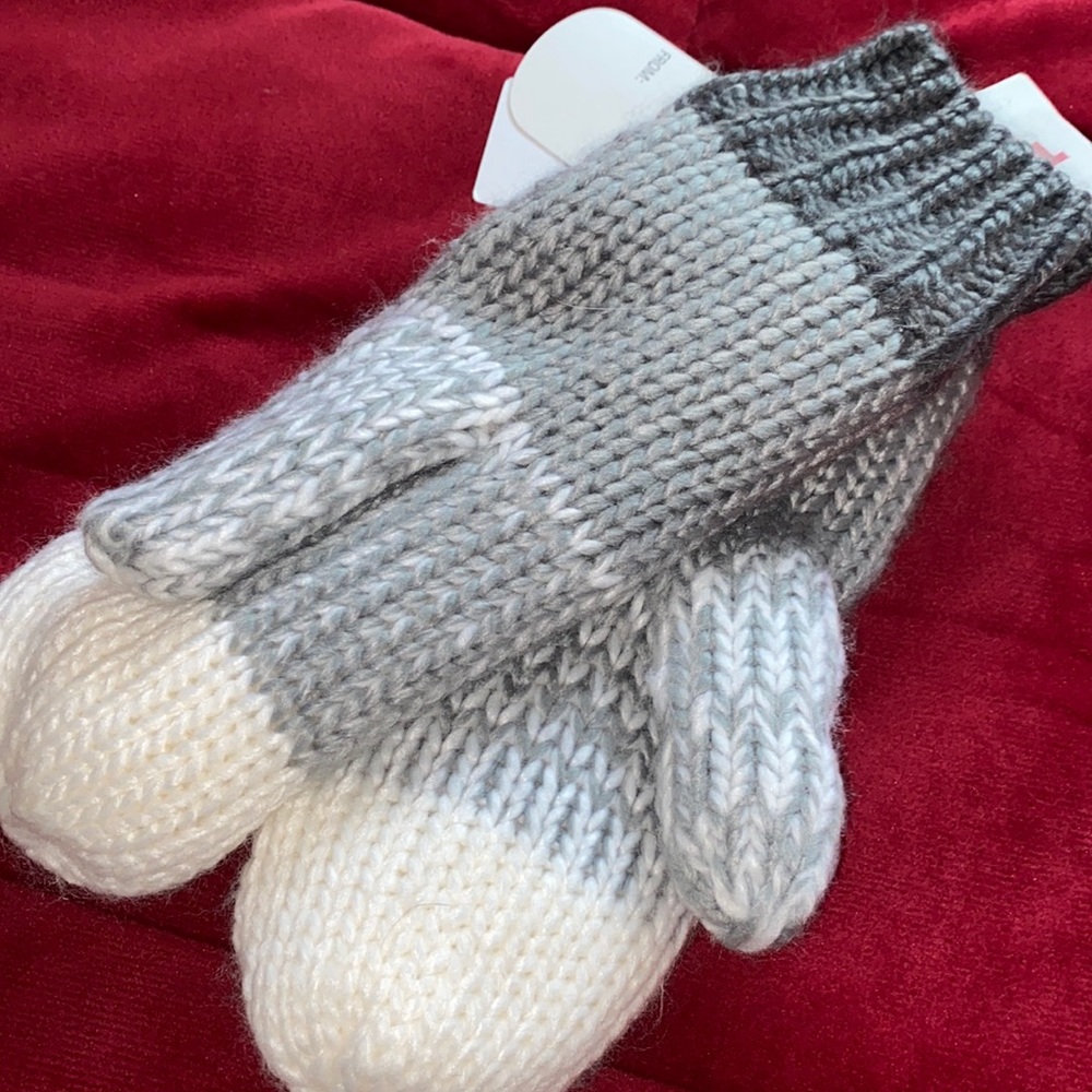Women’s Mittens - Never Been Worn